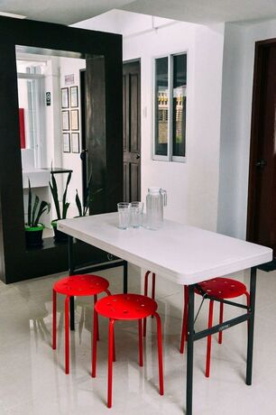 Imagen general del Hotel The Strand Suites and Dormitel. Foto 8