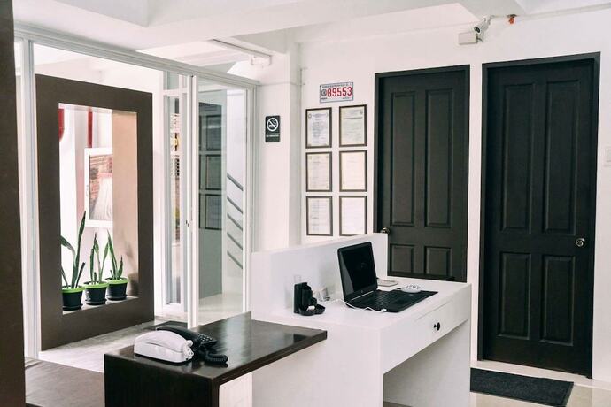 Imagen general del Hotel The Strand Suites and Dormitel. Foto 10