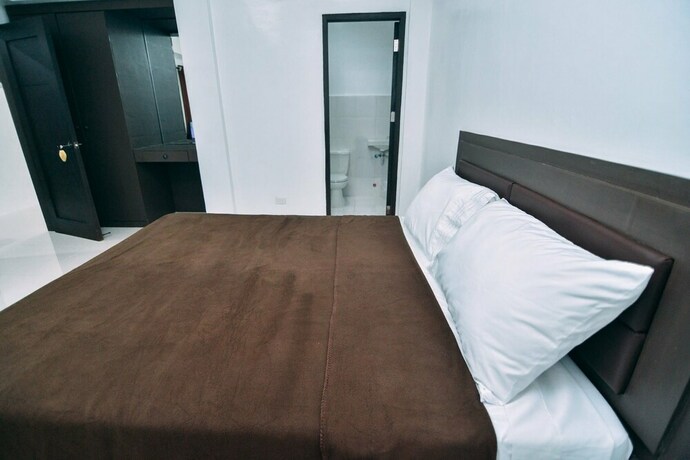 Imagen de la habitación del Hotel The Strand Suites and Dormitel. Foto 16