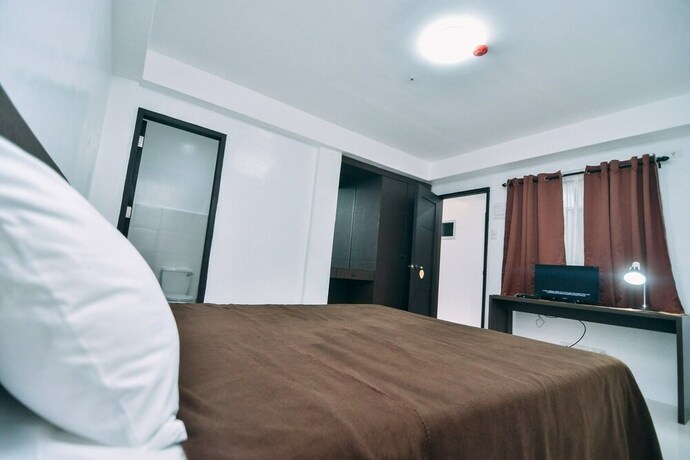 Imagen de la habitación del Hotel The Strand Suites and Dormitel. Foto 18