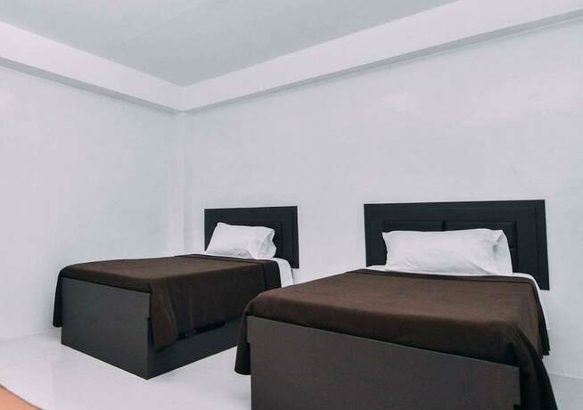 Imagen de la habitación del Hotel The Strand Suites and Dormitel. Foto 19