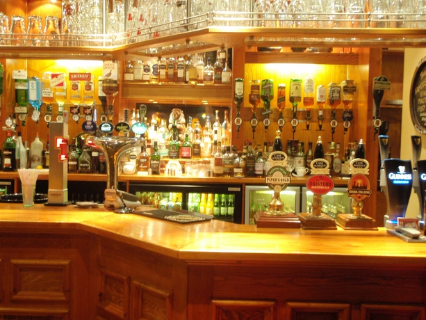 Imagen del bar/restaurante del Hotel The Stronlossit Inn. Foto 2