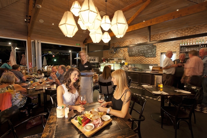 Imagen del bar/restaurante del Hotel The Studios By Haus, Ascend Collection. Foto 3