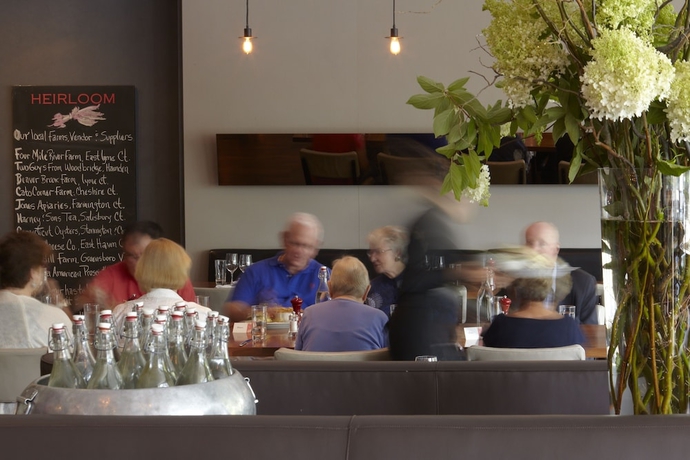 Imagen del bar/restaurante del Hotel The Study at Yale. Foto 3