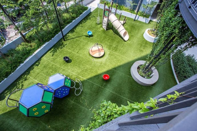 Imagen de los exteriores del Hotel The Suitel. Foto 9