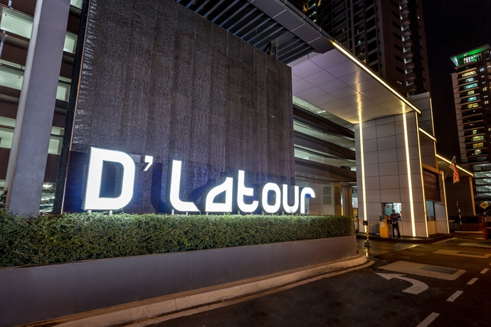 Imagen de los exteriores del Hotel The Suitel. Foto 12