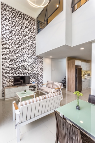 Imagen de los interiores del Hotel The Suitel. Foto 15
