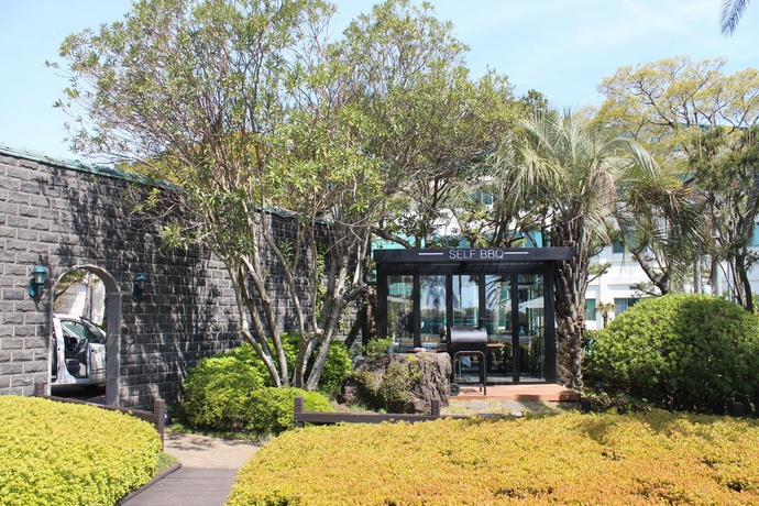 Imagen de los exteriores del Hotel The Suites Hotel Jeju. Foto 11