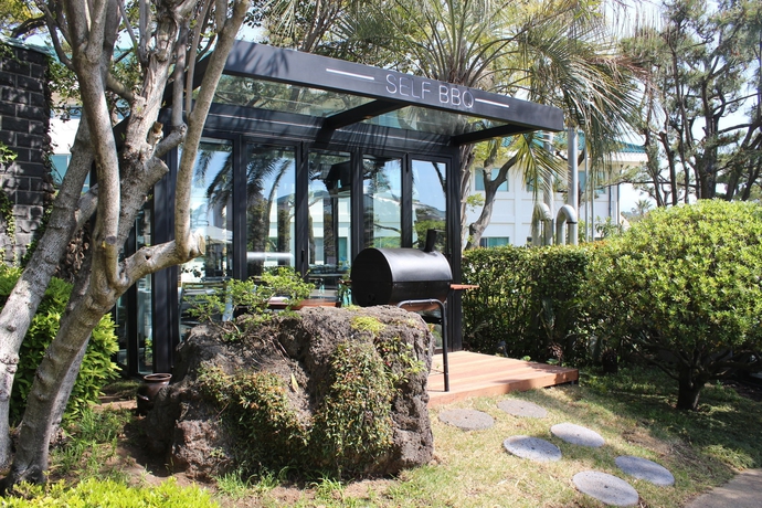 Imagen de los exteriores del Hotel The Suites Hotel Jeju. Foto 12