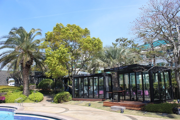 Imagen de la piscina del Hotel The Suites Hotel Jeju. Foto 16