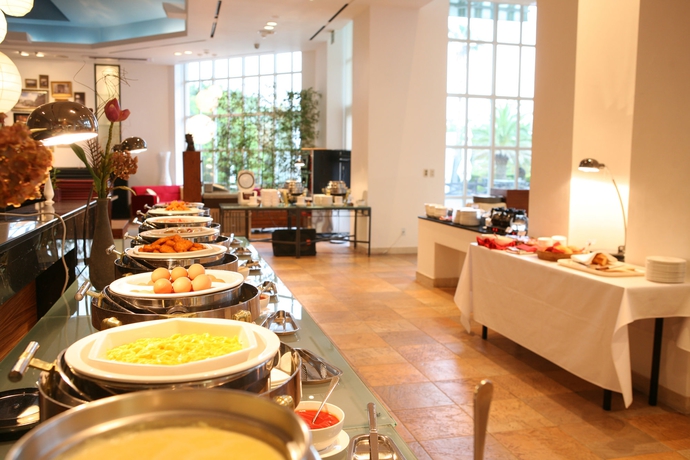 Imagen del bar/restaurante del Hotel The Suites Hotel Jeju. Foto 2