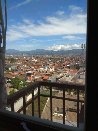 Imagen de los exteriores del Hotel The Suites Metro by Elli. Foto 8