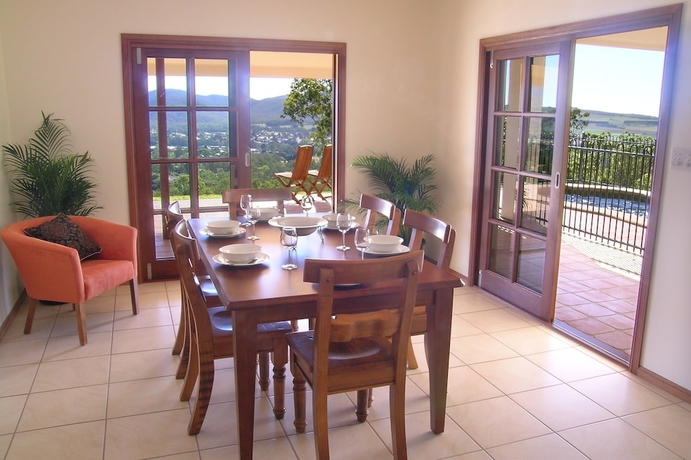 Imagen del bar/restaurante del Hotel The Summit Rainforest Retreat. Foto 3
