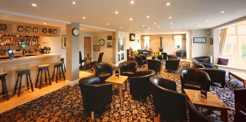 Imagen del bar/restaurante del Hotel The Sun Bay and Restaurant. Foto 3