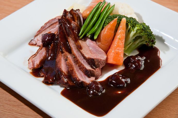 Imagen del bar/restaurante del Hotel The Sun Bay and Restaurant. Foto 5