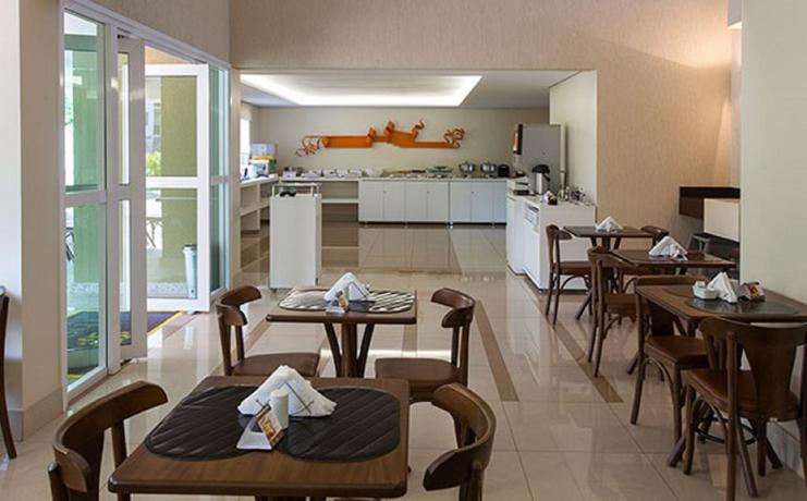 Imagen del bar/restaurante del Hotel The Sun. Foto 7