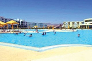 Imagen de la piscina del Hotel The Sun. Foto 4