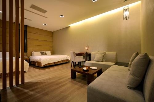 Imagen de la habitación del Hotel The Sun Hot Spring & Resort. Foto 6
