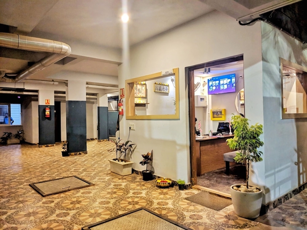 Imagen de los interiores del Hotel The Sun Suites. Foto 16