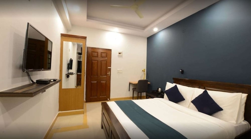 Imagen de la habitación del Hotel The Sun Suites. Foto 7