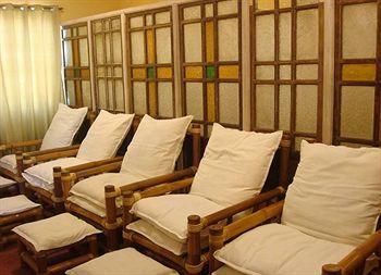 Imagen general del Hotel The Sun Villa Beachfront Resort and Spa. Foto 7
