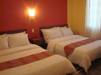 Imagen general del Hotel The Sun Villa Beachfront Resort and Spa. Foto 8