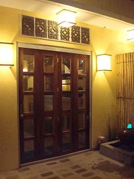 Imagen general del Hotel The Sun Villa Beachfront Resort and Spa. Foto 15