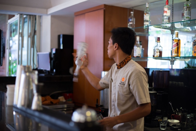 Imagen del bar/restaurante del Hotel The Sun and Spa Legian, Bali - Chse Certified. Foto 2