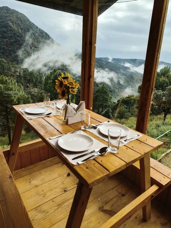 Imagen del bar/restaurante del Hotel The Sunbird Retreat. Foto 6