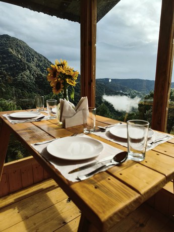 Imagen del bar/restaurante del Hotel The Sunbird Retreat. Foto 7