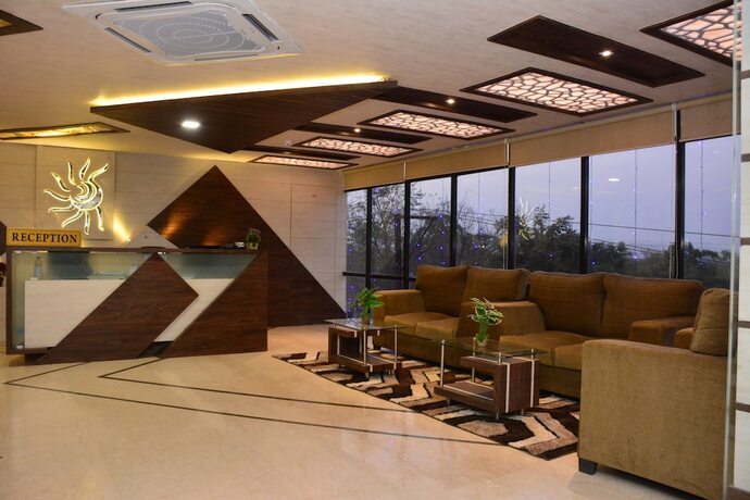 Imagen general del Hotel The Suncity. Foto 12