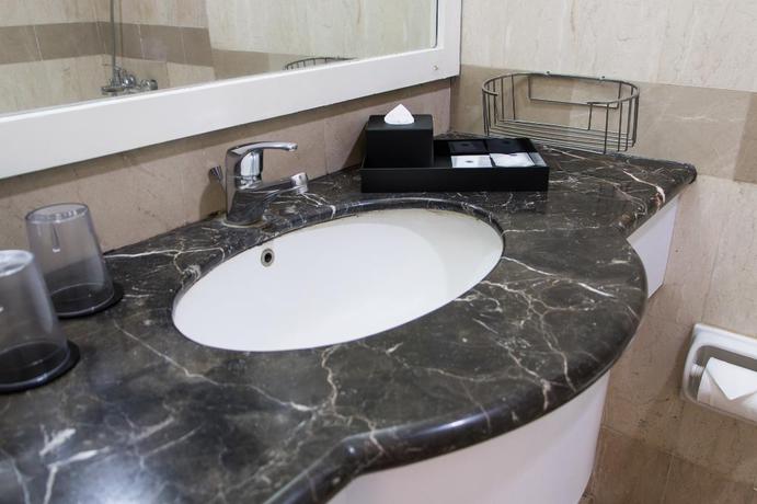 Imagen de la habitación del Hotel The Sunerra Bandung City Center. Foto 11