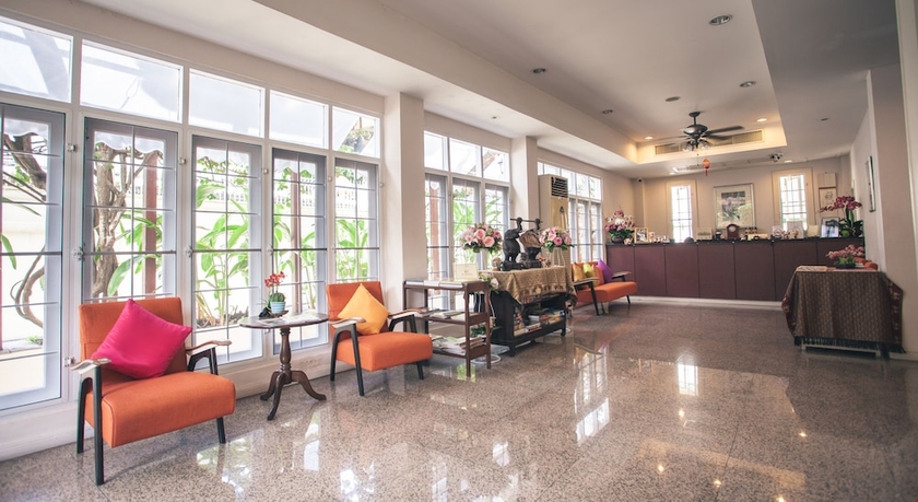 Imagen de los interiores del Hotel The Sunrise Residence. Foto 9