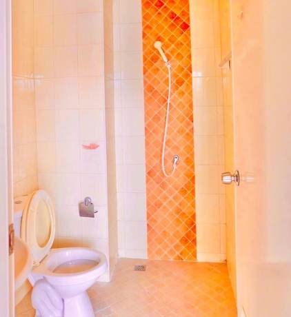 Imagen de la habitación del Hotel The Sunset Bangsaen Seaview. Foto 5