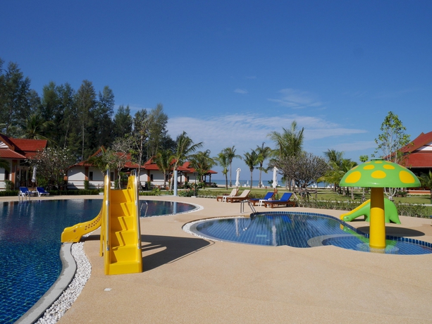Imagen de la piscina del Hotel The Sunset Beach Resort Koh Kho Khao. Foto 12