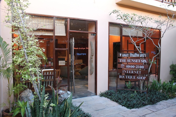Imagen de los interiores del Hotel The Sunset Beach Resort and Spa Taling Ngam. Foto 9