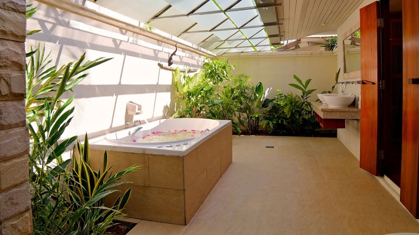 Imagen de la habitación del Hotel The Sunset Beach Resort and Spa Taling Ngam. Foto 5