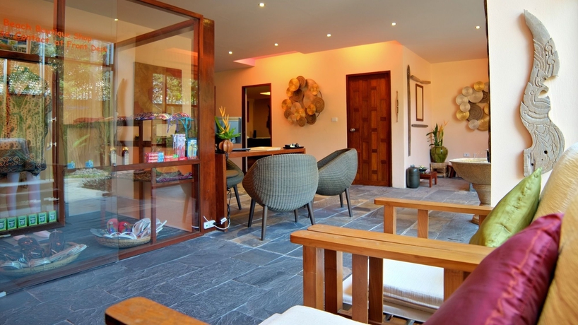 Imagen de los interiores del Hotel The Sunset Beach Resort and Spa Taling Ngam. Foto 15