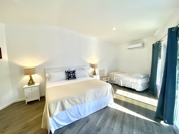 Imagen de la habitación del Hotel The Sunset Cove and Rainbow Room. Foto 3