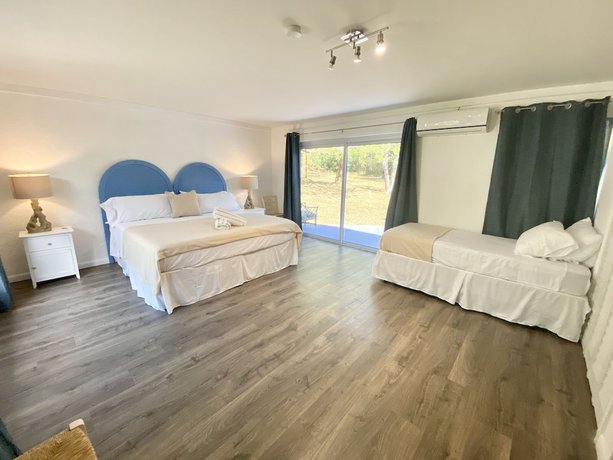 Imagen de la habitación del Hotel The Sunset Cove and Rainbow Room. Foto 11