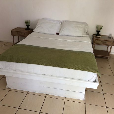 Imagen de la habitación del Hotel The Sunset Cove and Rainbow Room. Foto 17