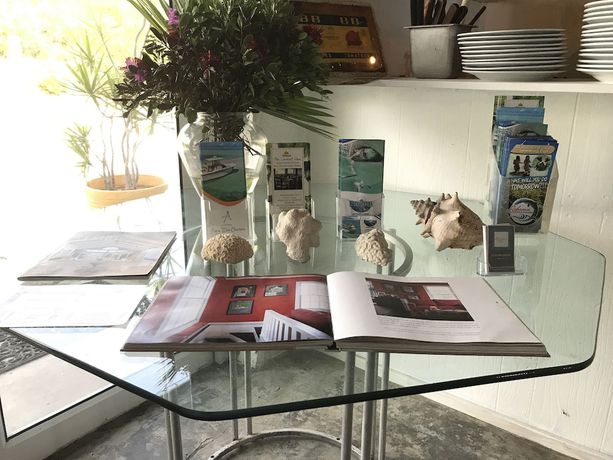 Imagen de los interiores del Hotel The Sunset Cove and Rainbow Room. Foto 19