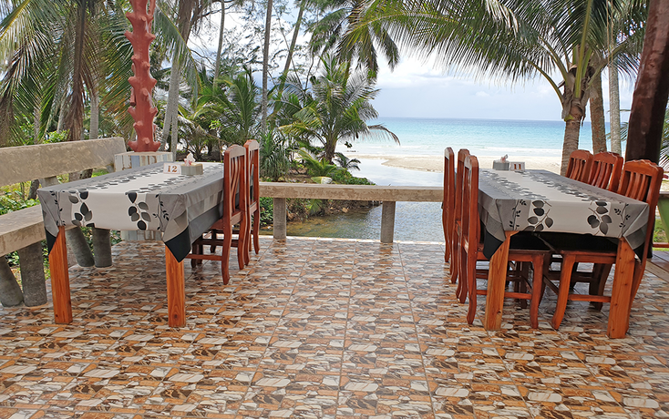Imagen del bar/restaurante del Hotel The Sunshine Resort. Foto 8