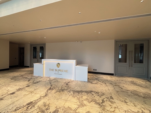 Imagen de los interiores del Hotel The Supreme and Banquet. Foto 13