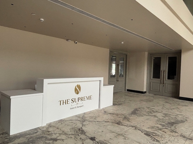 Imagen de los interiores del Hotel The Supreme and Banquet. Foto 16