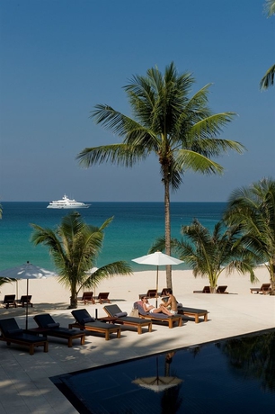 Imagen de la piscina del Hotel The Surin Phuket. Foto 16