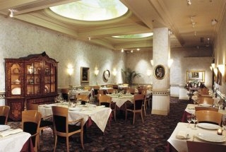 Imagen del bar/restaurante del Hotel The Sutton Place Hotel Downtown Toronto. Foto 3