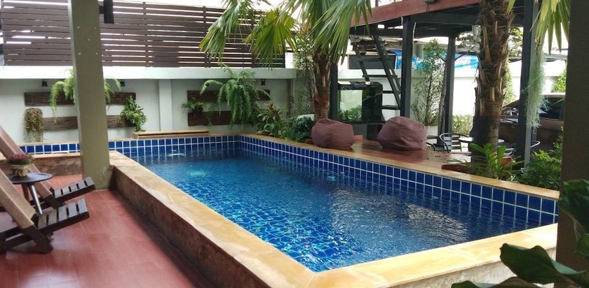 Imagen de la piscina del Hotel The Suvarnabhumi Apartment. Foto 19