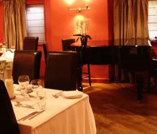 Imagen del bar/restaurante del Hotel The Swan Inn. Foto 5