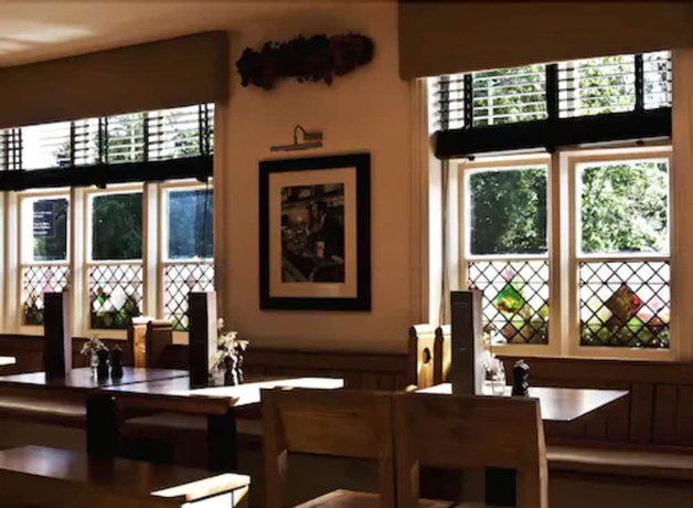 Imagen del bar/restaurante del Hotel The Swan Inn. Foto 6